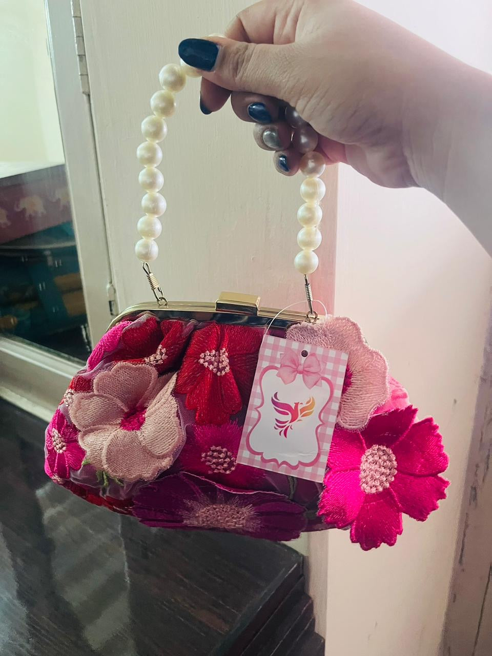 Petal Poise Clutch