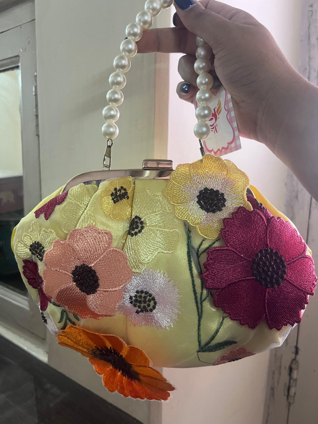 Petal Poise Clutch