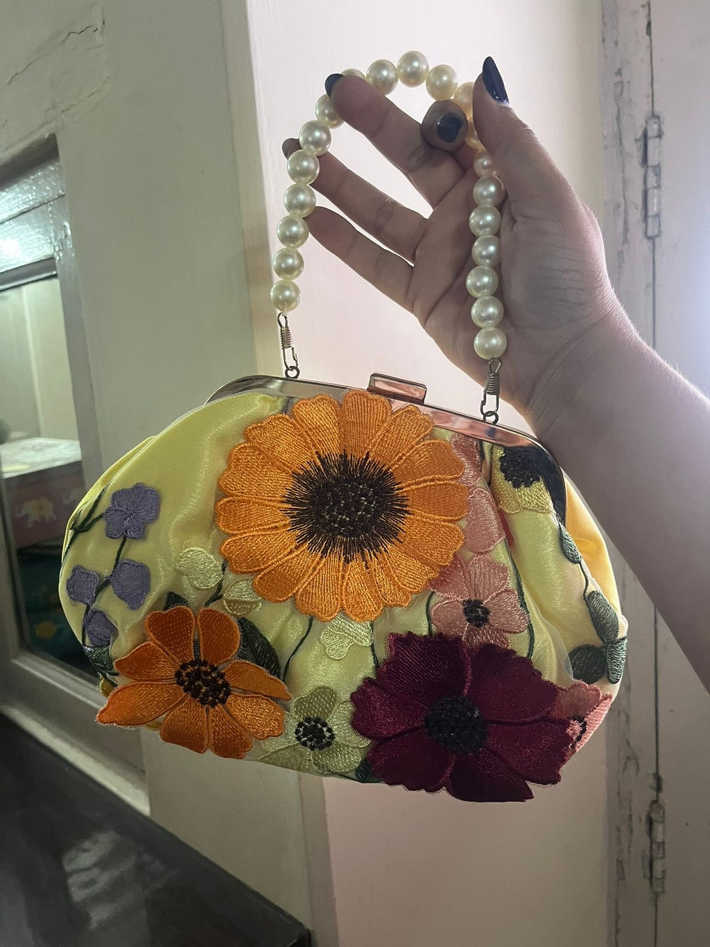 Petal Poise Clutch