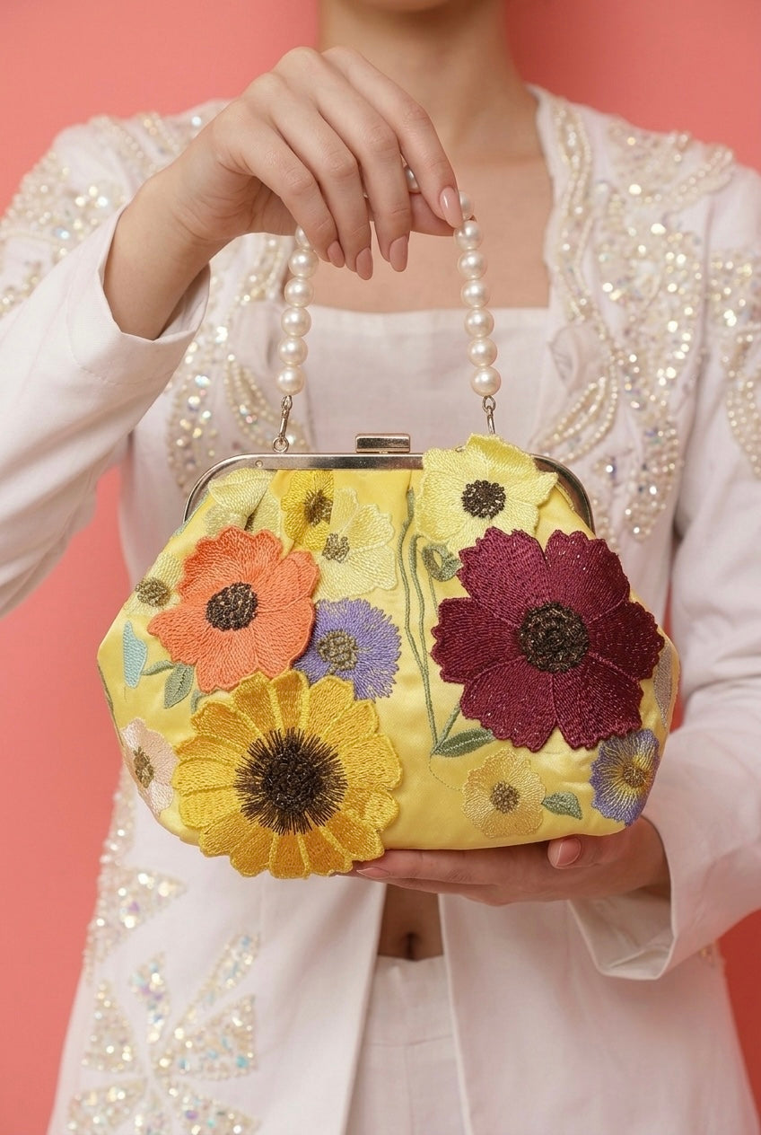 Petal Poise Clutch