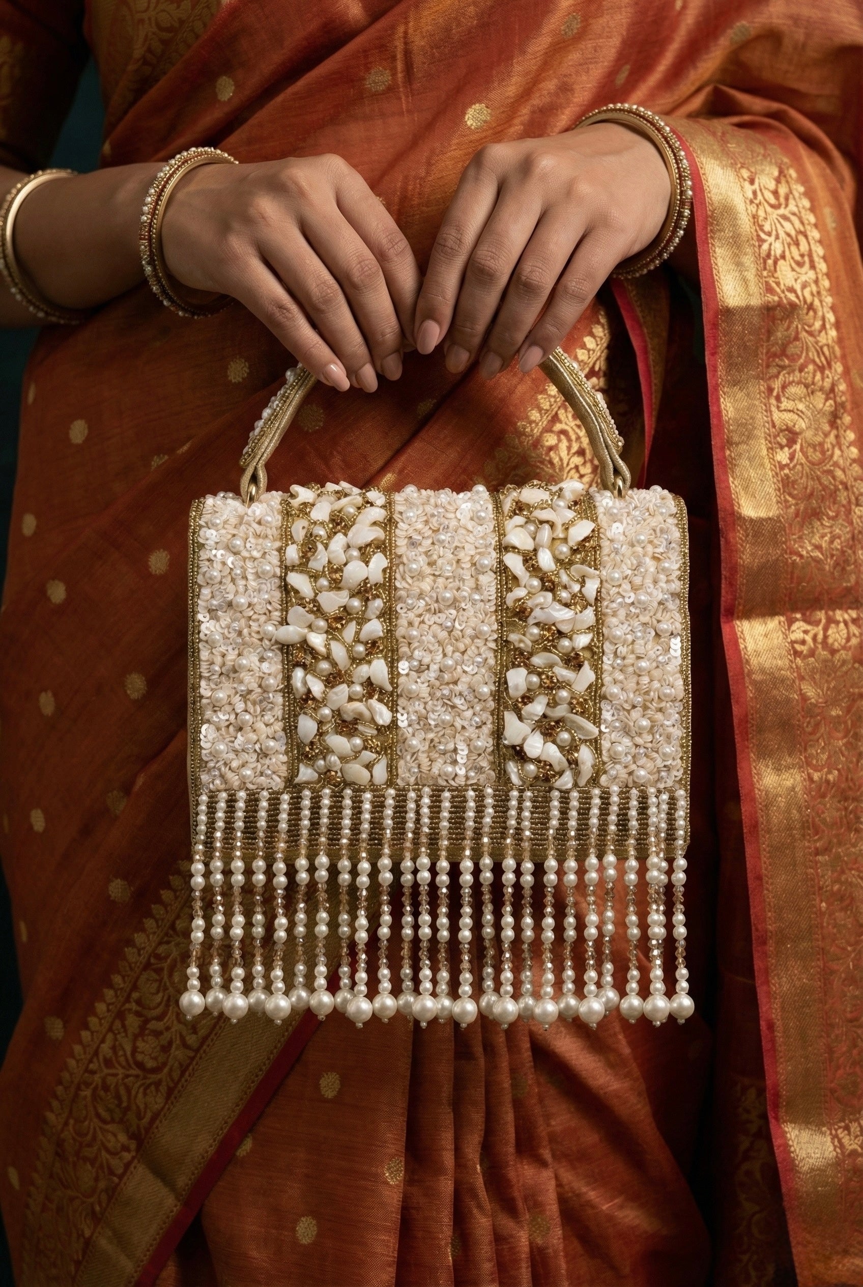 Élan Tassel Clutch